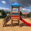 Logo Tower with Climbing Net playhouse with slide v prostředí hřiště