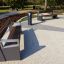 Chicago Bench v moderním venkovním parkovém prostředí.