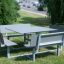 Venkovní Table & Bench Quadro HPL v parkovém prostředí.